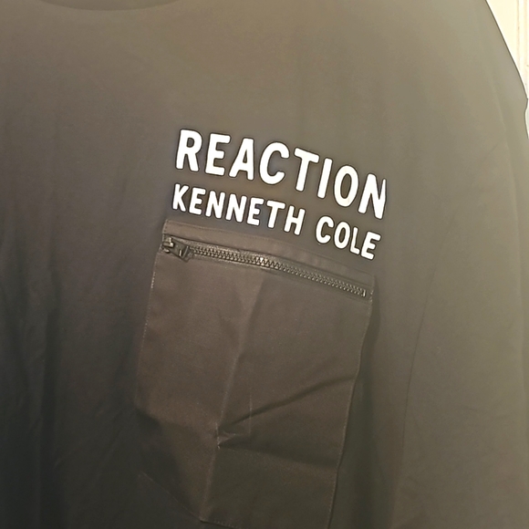 Kenneth Cole Tech T-shirt - Picture 1 of 7